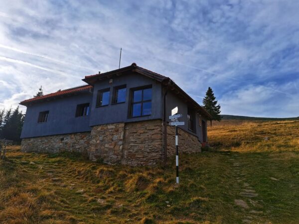 Vf. Cindrel 2244m | Iezerul Mare | Refugiul Cindrel | Vf. Frumoasa 2152m | Refugiul Cănaia - Image 3