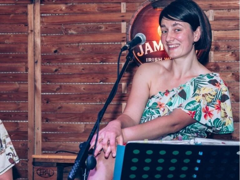 Ana-teodora-artisti-folk-si-perseide-dalma-mare-cover
